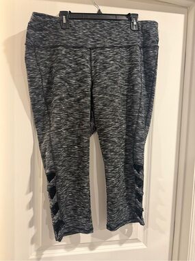Lane Bryant Livi Active Capri Leggings Plus Size 22/24 Cutout Workout Pants